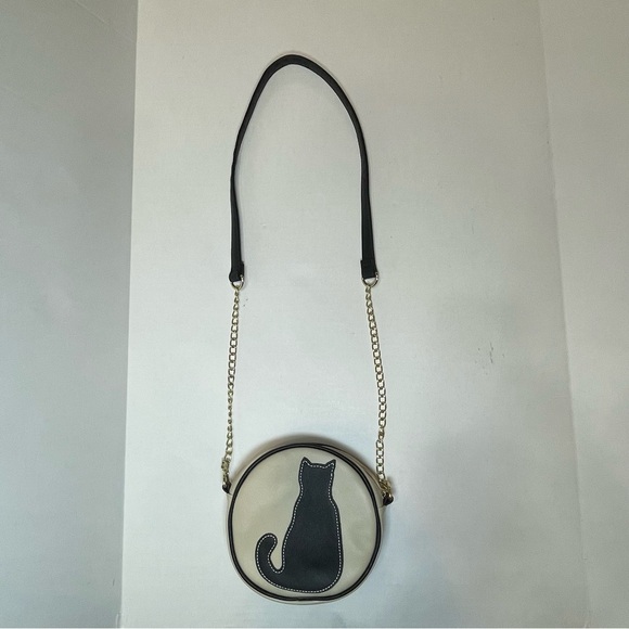 OLIVIA MILLER ROUND SHAPED CAT THEME PURSE GOLD CHAIN & BLACK STRAP crossbody - Picture 10 of 11